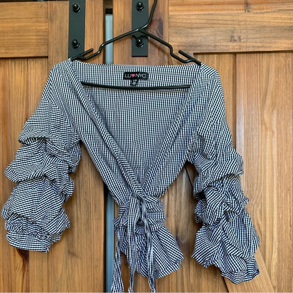 NWOT - Cropped, Wrapped, Checkered Blouse with Super Cute Ruffly Sleeves.